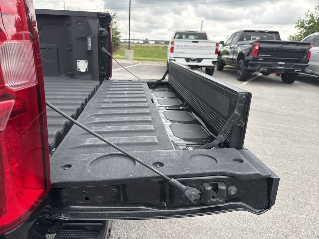 Pre-Owned 2023 Chevrolet Silverado 3500HD High Country - photo - 32