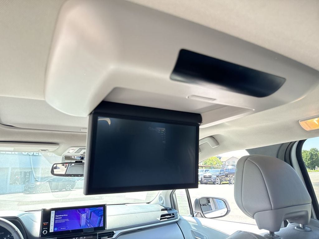Pre-Owned 2025 Toyota Sienna XLE - photo - 20