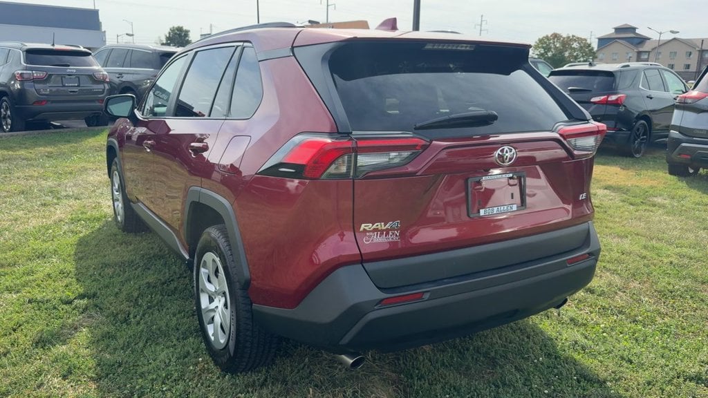 Pre-Owned 2021 Toyota RAV4 LE - photo - 4
