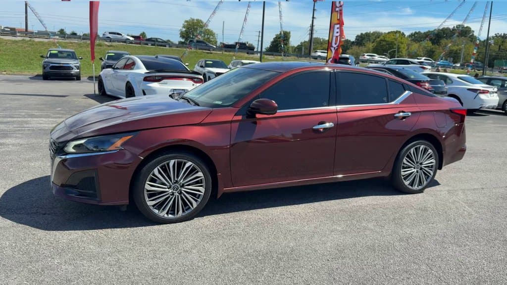 Pre-Owned 2025 Nissan Altima 2.5 SL - photo - 2