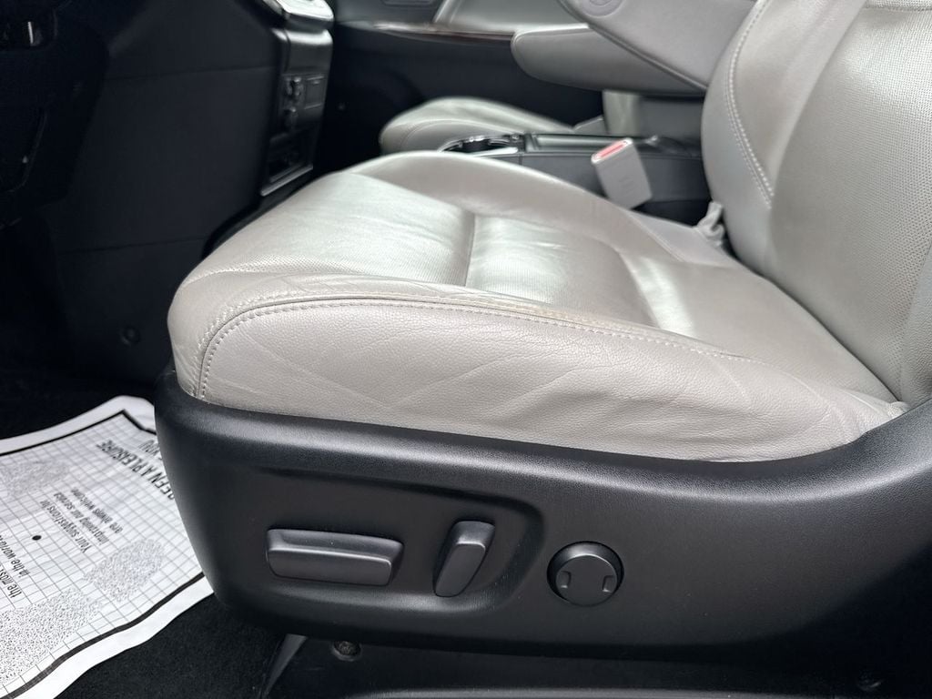 Pre-Owned 2018 Toyota Sienna Limited Premium - photo - 16