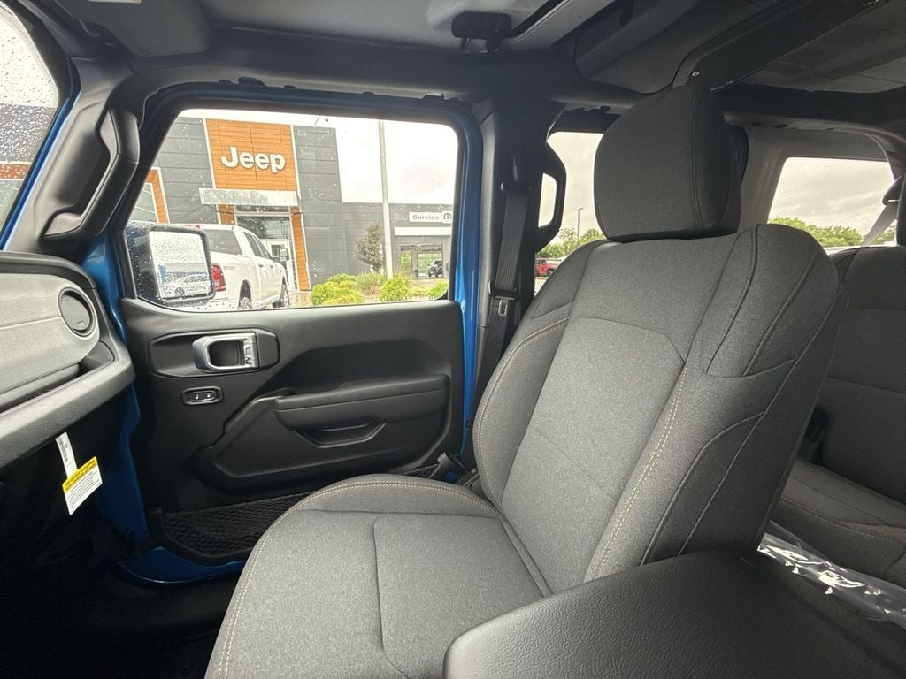 New 2026 Jeep Wrangler Sport S - photo - 29