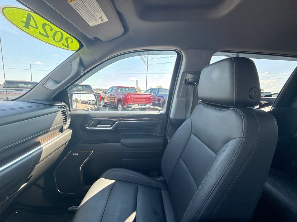 Pre-Owned 2024 Chevrolet Silverado 1500 RST - photo - 30