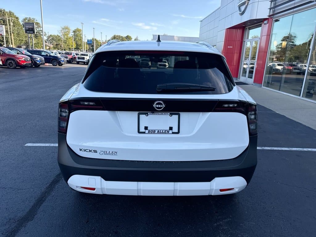 New 2027 Nissan Kicks SV - photo - 17