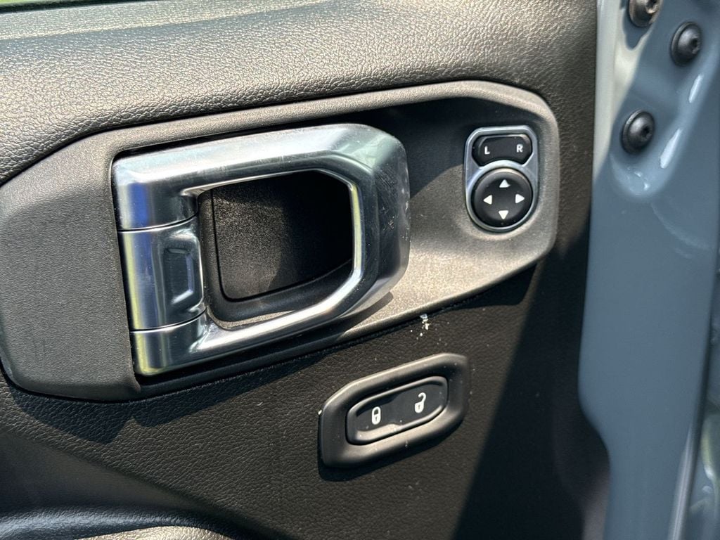 Pre-Owned 2025 Jeep Wrangler Rubicon - photo - 19