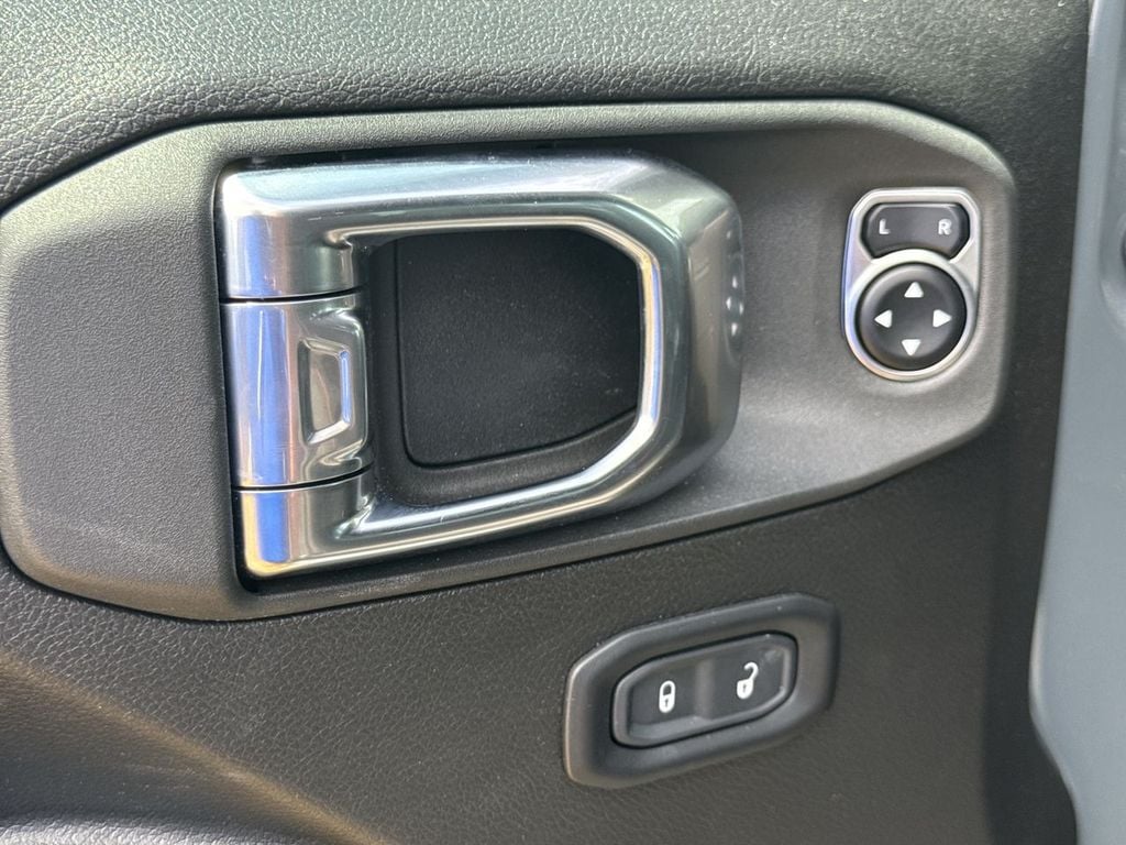 Pre-Owned 2025 Jeep Wrangler Rubicon - photo - 19