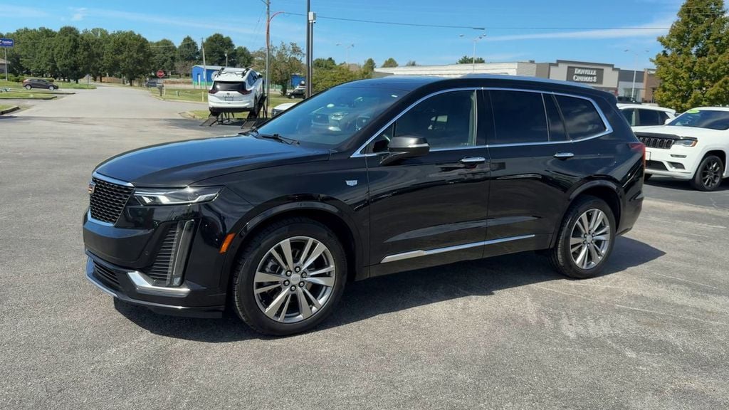 Pre-Owned 2022 Cadillac XT6 Premium Luxury - photo - 2
