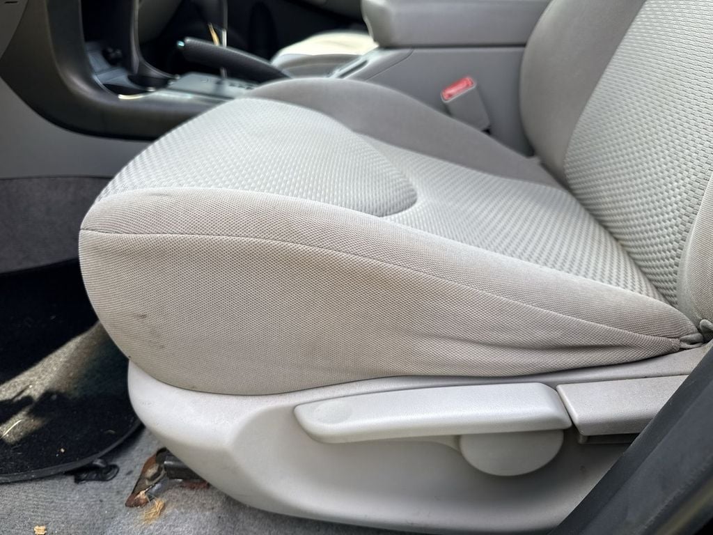 Pre-Owned 2012 Toyota RAV4 Base - photo - 13