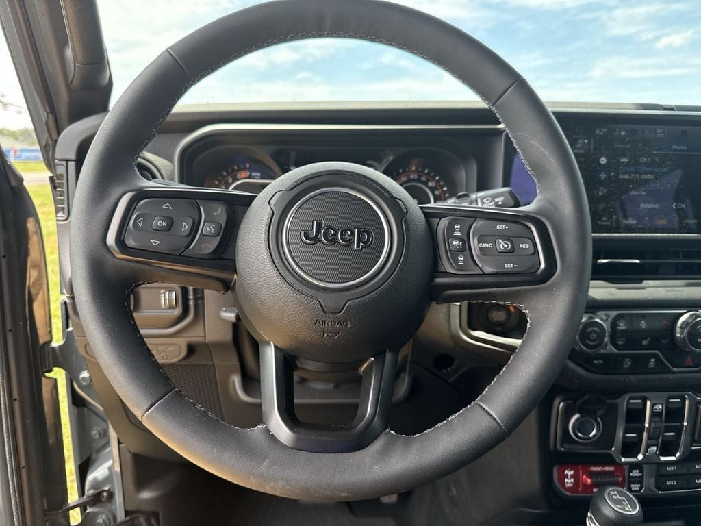 Pre-Owned 2025 Jeep Wrangler Rubicon - photo - 22