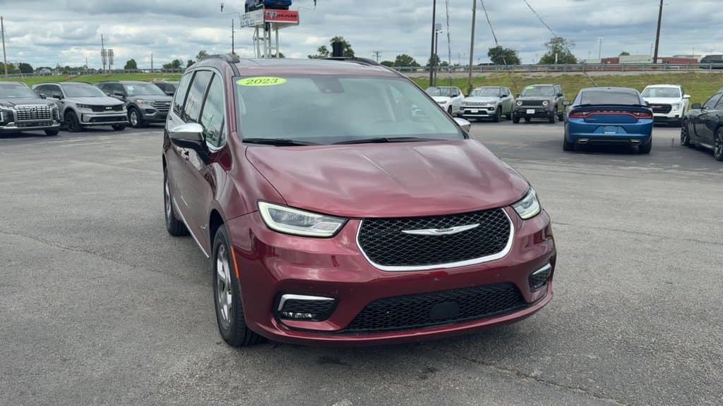 Pre-Owned 2023 Chrysler Pacifica Limited - photo - 8