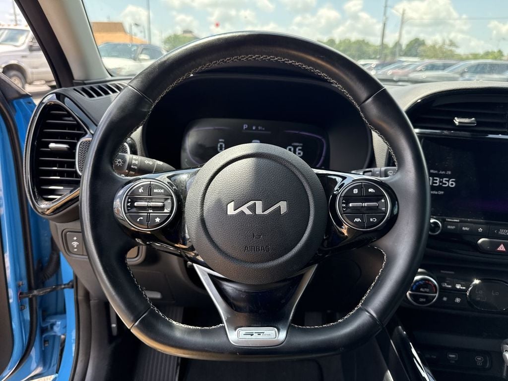 Pre-Owned 2024 Kia Soul GT-Line - photo - 22