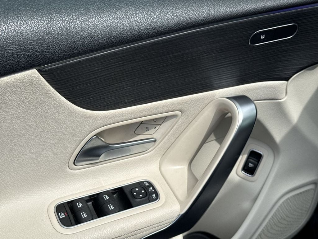 Pre-Owned 2022 Mercedes-Benz A-Class A 220 - photo - 19