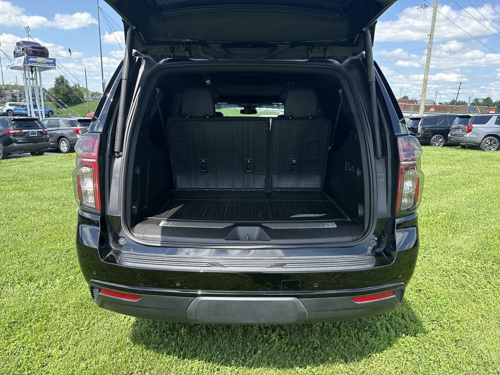Pre-Owned 2024 Chevrolet Suburban RST - photo - 16