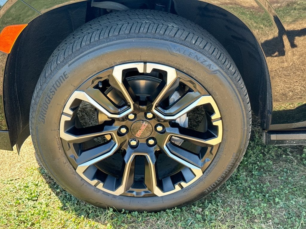 Pre-Owned 2023 GMC Yukon Denali - photo - 9