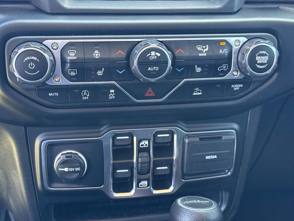 Pre-Owned 2023 Jeep Gladiator Sport S - photo - 29