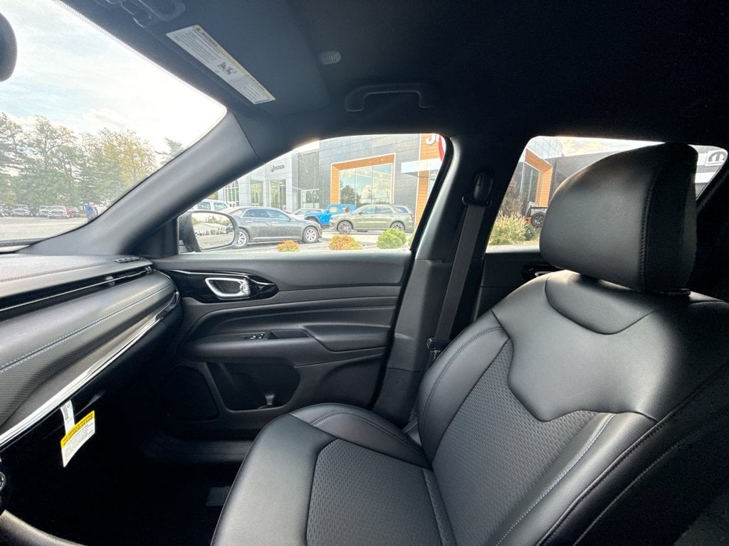 New 2026 Jeep Compass Latitude - photo - 29