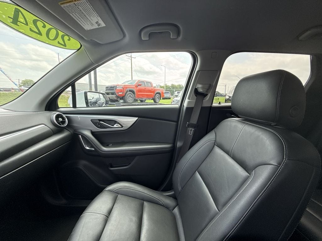Pre-Owned 2024 Chevrolet Blazer LT - photo - 30