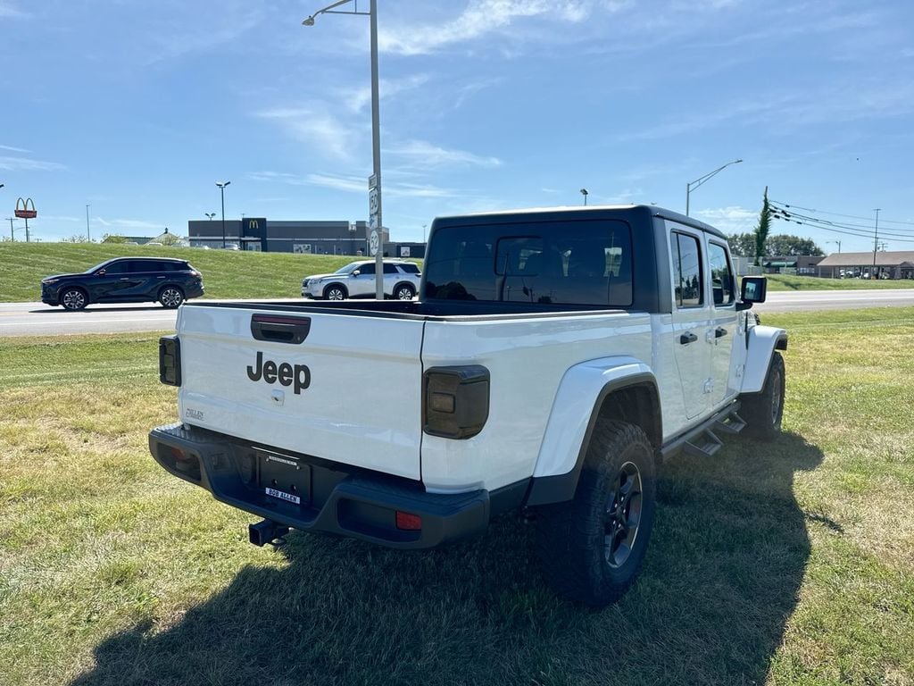 Pre-Owned 2023 Jeep Gladiator Sport S - photo - 12