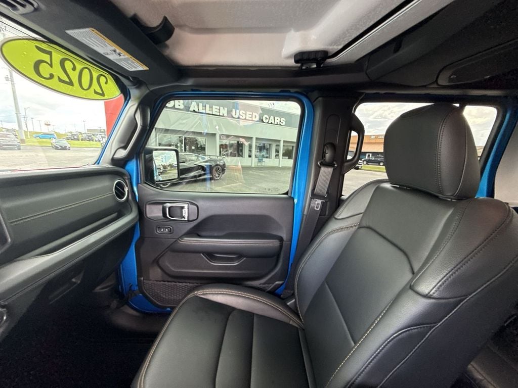 Pre-Owned 2025 Jeep Gladiator High Tide - photo - 29
