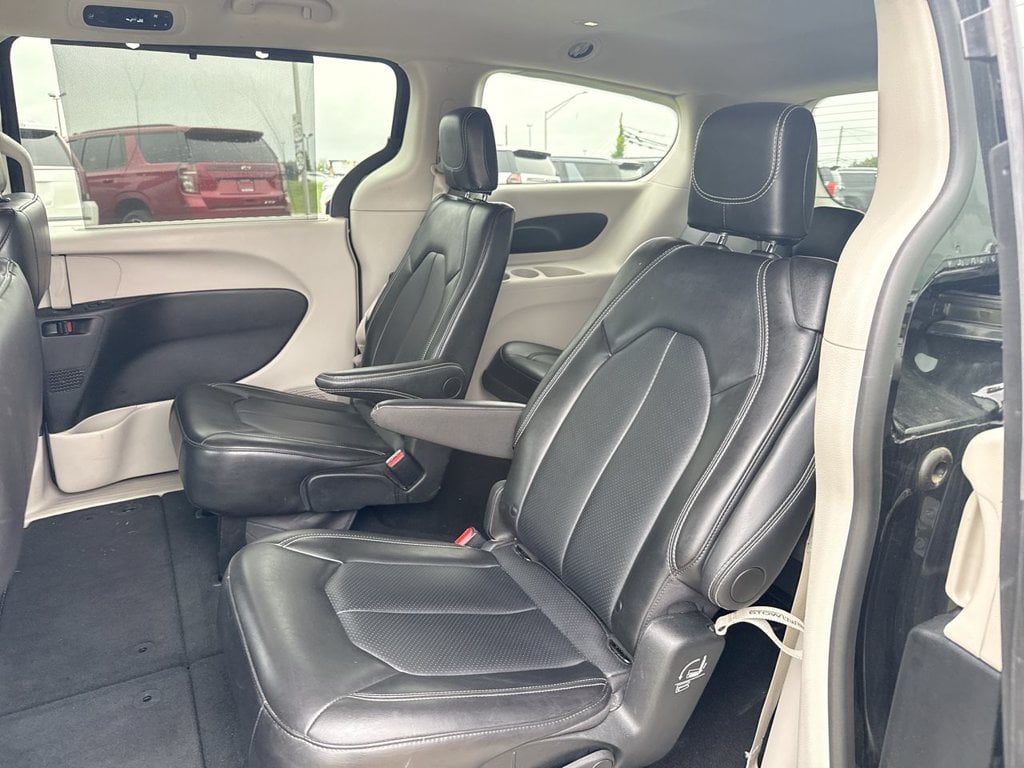 Pre-Owned 2024 Chrysler Pacifica Touring L - photo - 20