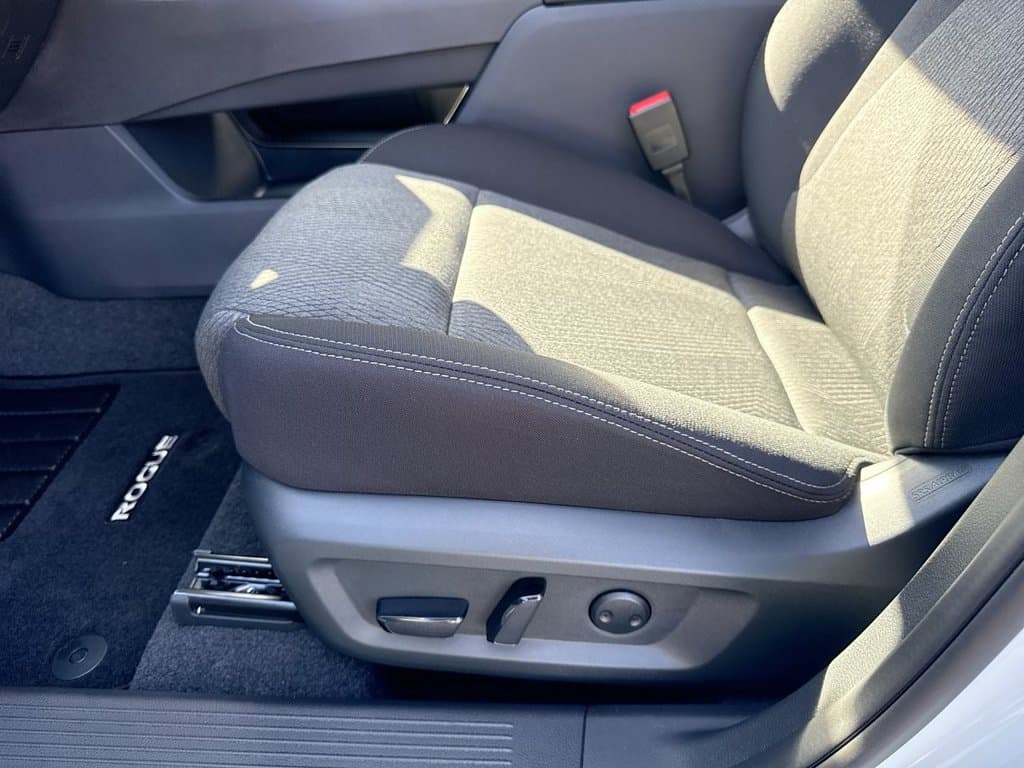 New 2026 Nissan Rogue SV - photo - 22