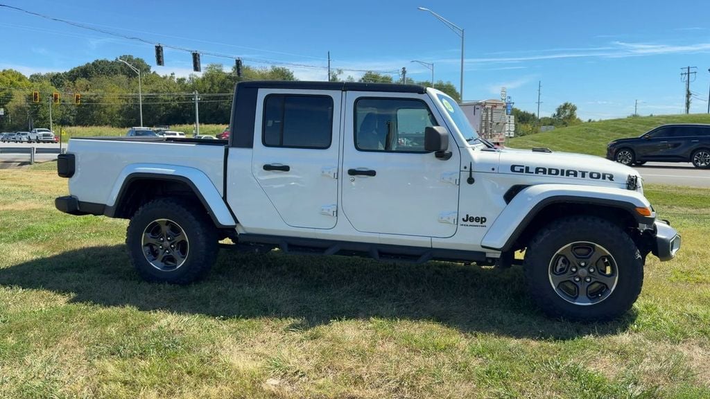 Pre-Owned 2023 Jeep Gladiator Sport S - photo - 7