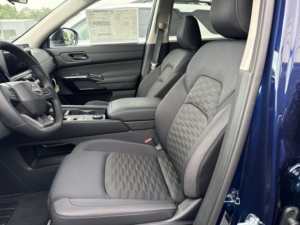 New 2026 Nissan Pathfinder SV - photo - 22