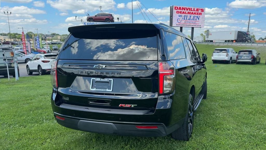 Pre-Owned 2024 Chevrolet Suburban RST - photo - 5