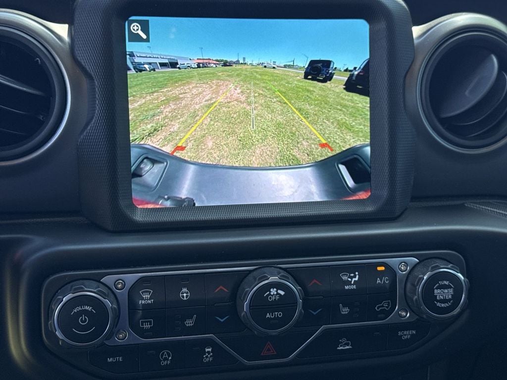 Pre-Owned 2023 Jeep Gladiator Sport S - photo - 27