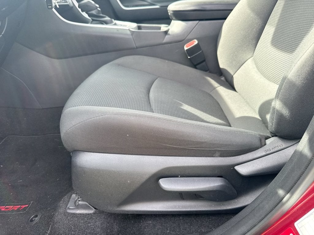 Pre-Owned 2021 Toyota RAV4 LE - photo - 21