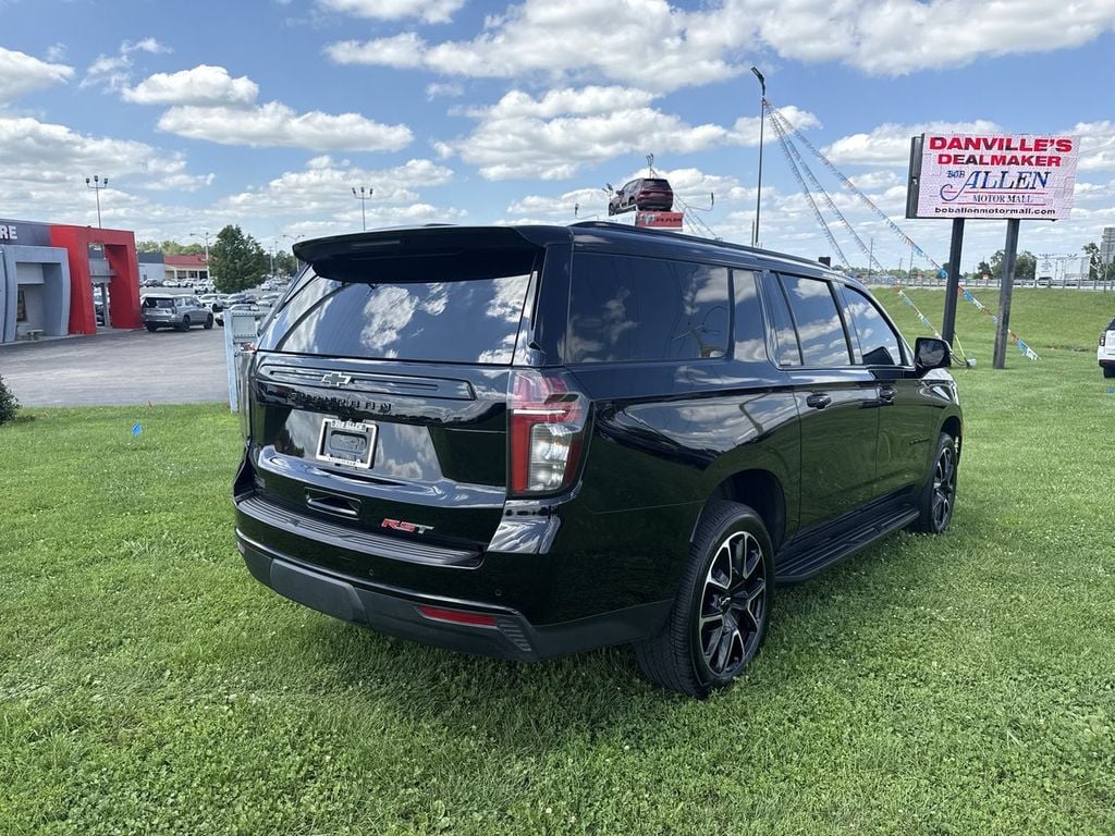 Pre-Owned 2024 Chevrolet Suburban RST - photo - 12
