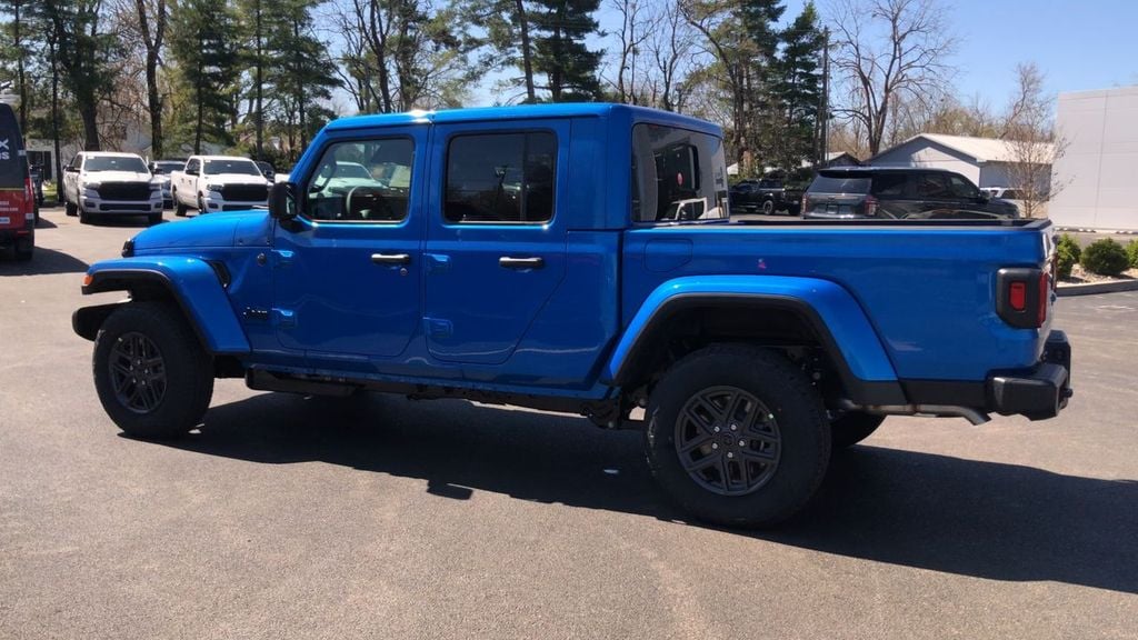 New 2026 Jeep Gladiator Sport S - photo - 4