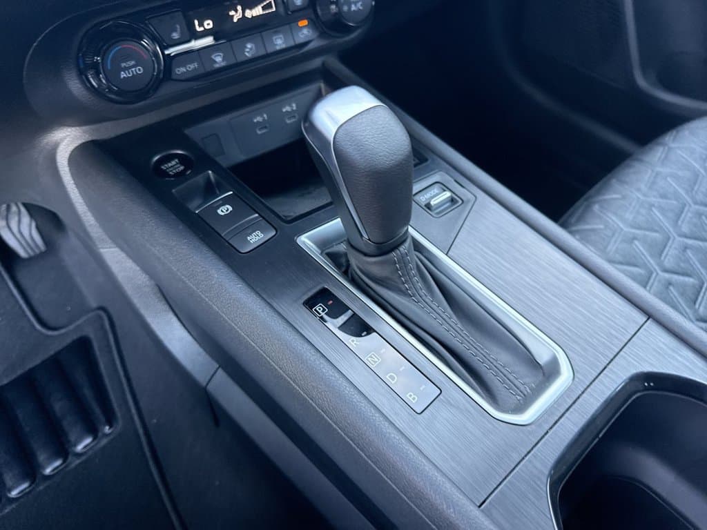 New 2027 Nissan Kicks SV - photo - 25