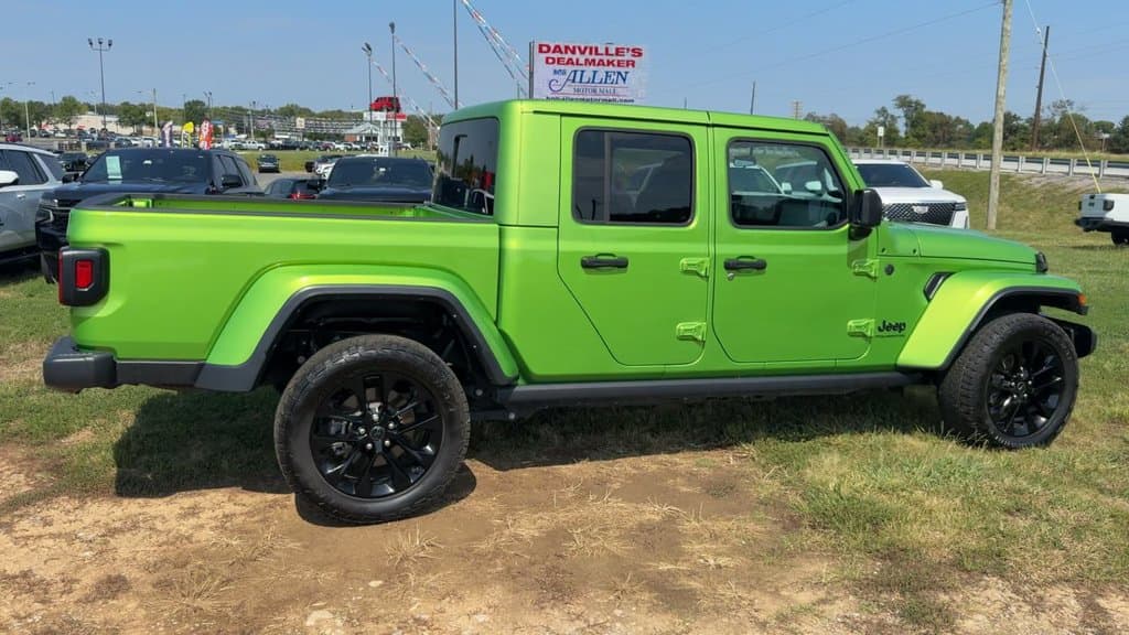 Pre-Owned 2025 Jeep Gladiator Nighthawk - photo - 6