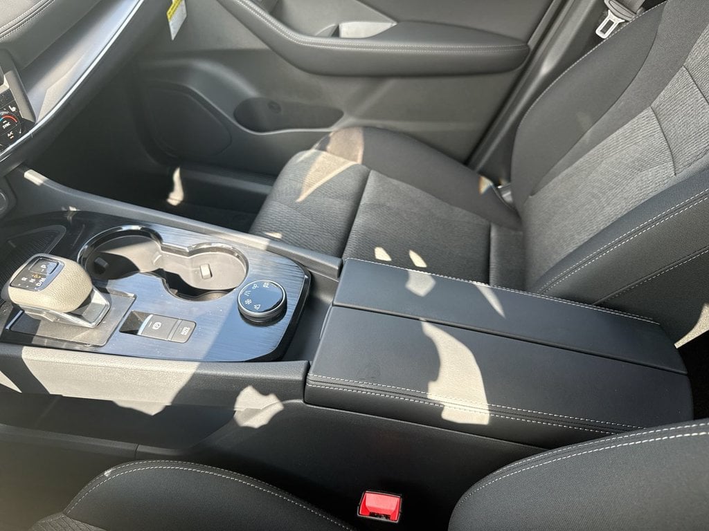 New 2026 Nissan Rogue SV - photo - 25