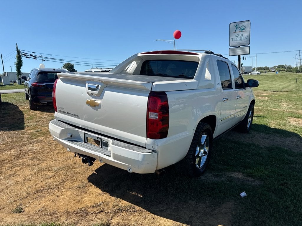 Pre-Owned 2012 Chevrolet Avalanche 1500 LTZ - photo - 4