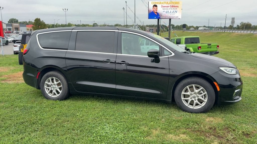 Pre-Owned 2024 Chrysler Pacifica Touring L - photo - 7