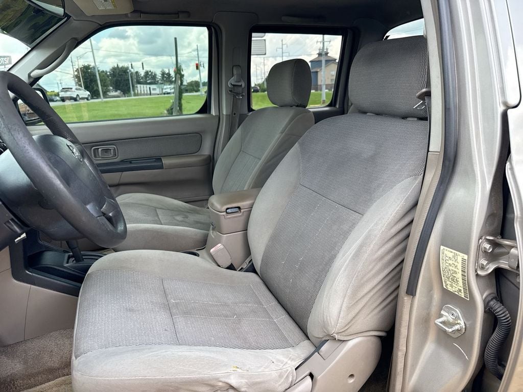 Pre-Owned 2004 Nissan Frontier XE - photo - 12