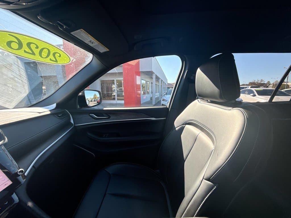 Pre-Owned 2026 Jeep Grand Cherokee L Limited - photo - 32