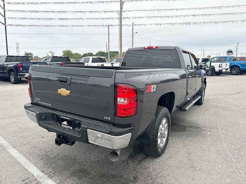 Pre-Owned 2011 Chevrolet Silverado 3500HD LTZ - photo - 4