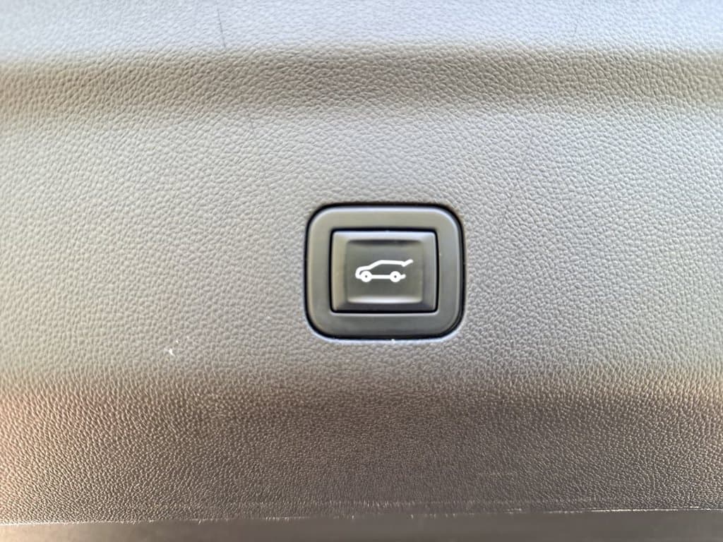 Pre-Owned 2023 GMC Yukon Denali - photo - 17