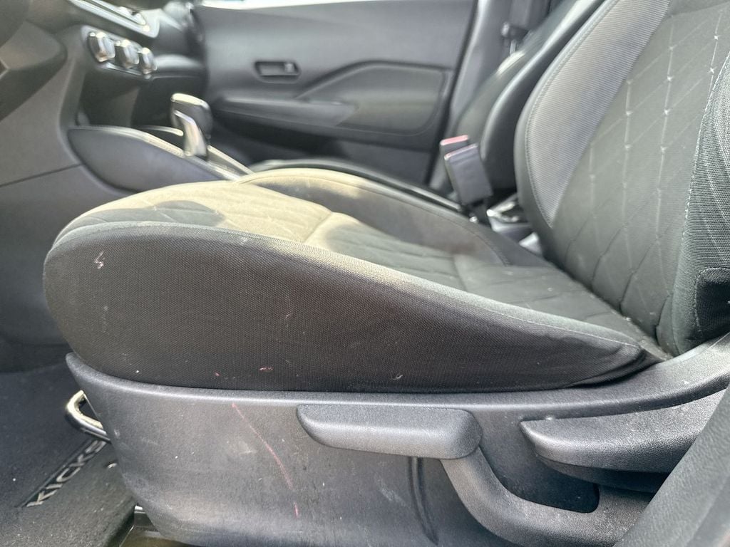 Pre-Owned 2019 Nissan Kicks S - photo - 13
