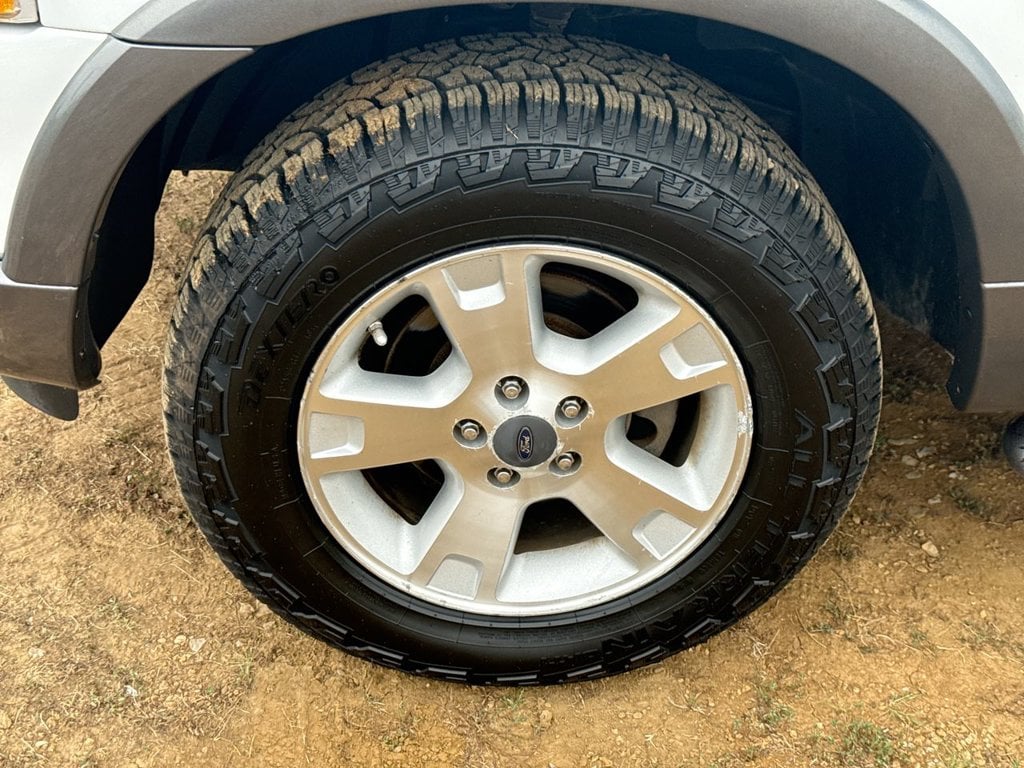 Pre-Owned 2004 Ford Explorer XLT - photo - 1