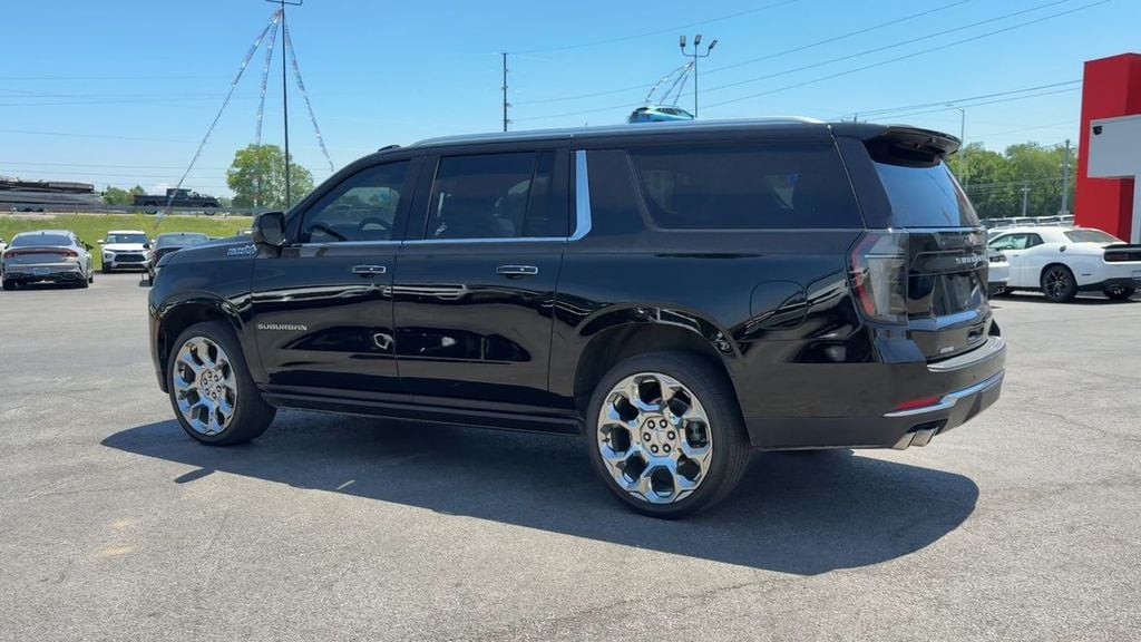 Pre-Owned 2025 Chevrolet Suburban High Country - photo - 3