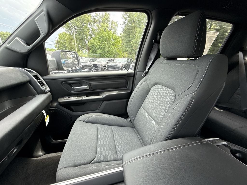 New 2026 Ram 1500 Express - photo - 29