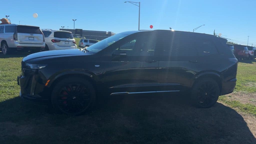 Pre-Owned 2023 Cadillac XT6 Sport - photo - 2