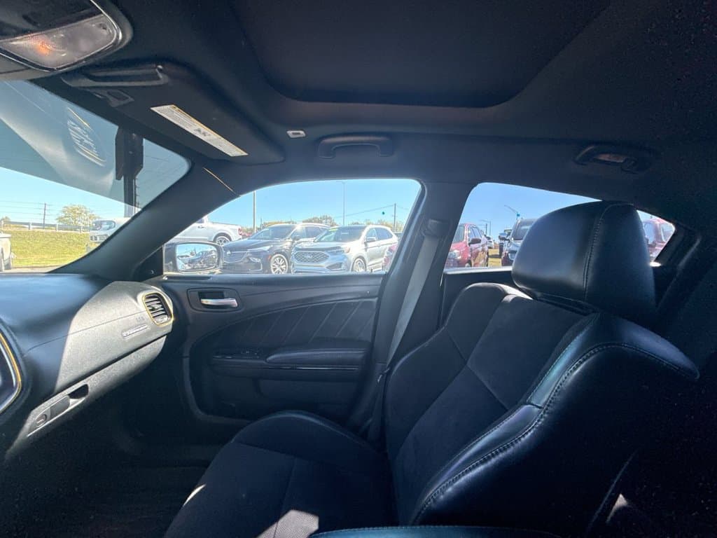 Pre-Owned 2019 Dodge Charger R/T - photo - 21