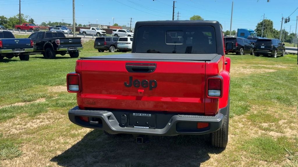 Pre-Owned 2023 Jeep Gladiator Sport S - photo - 5