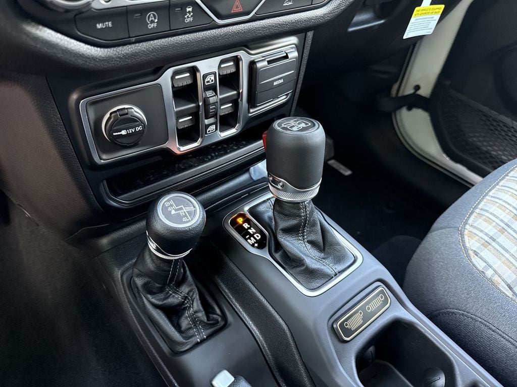 New 2026 Jeep Gladiator 85th Anniversary Edition - photo - 25