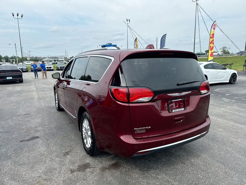 Pre-Owned 2020 Chrysler Pacifica Touring L - photo - 3